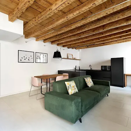 Sg9 Apartment